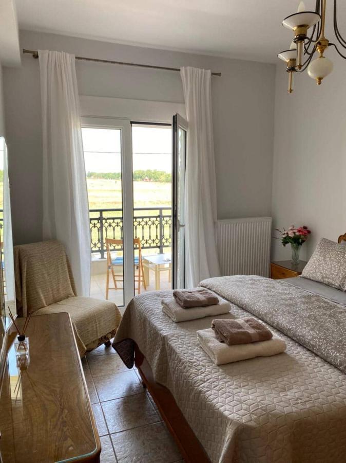 Polys Apartment And Paraskevi Studio With View Ptolemaida Buitenkant foto