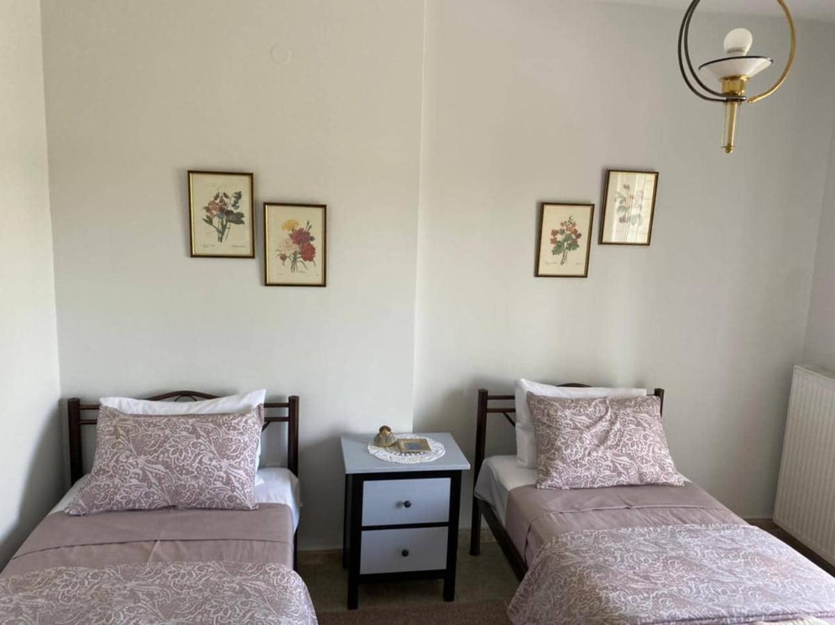 Polys Apartment And Paraskevi Studio With View Ptolemaida Buitenkant foto