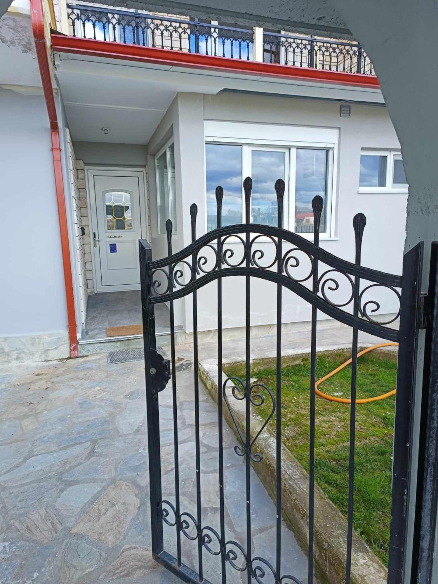 Polys Apartment And Paraskevi Studio With View Ptolemaida Buitenkant foto